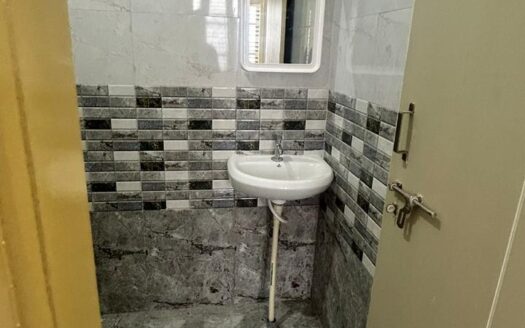2BHK Builder floor for Lease washroom