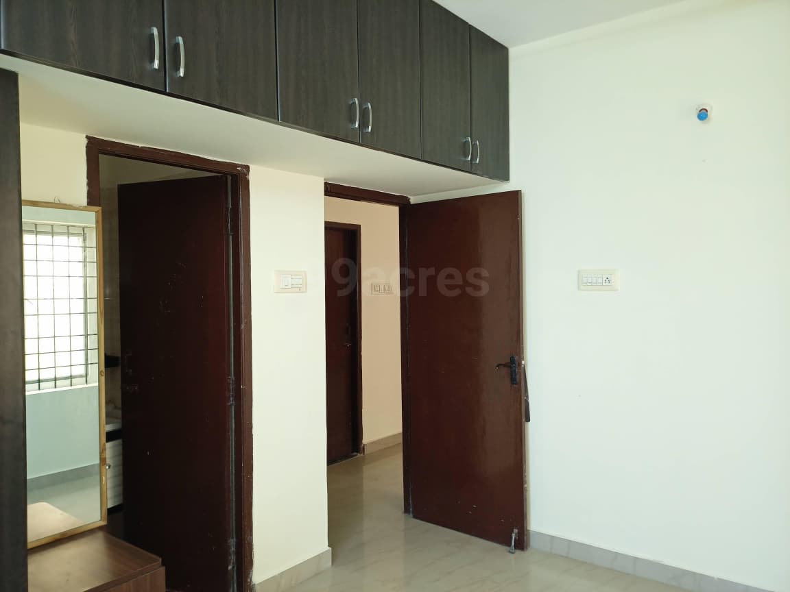 WhatsApp Image 2025-10-15 at 6.15.56 PM (1)