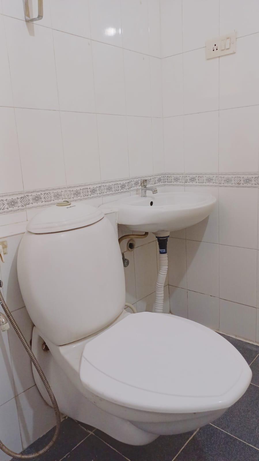 WhatsApp Image 2025-10-18 at 13.08.08_555d8127