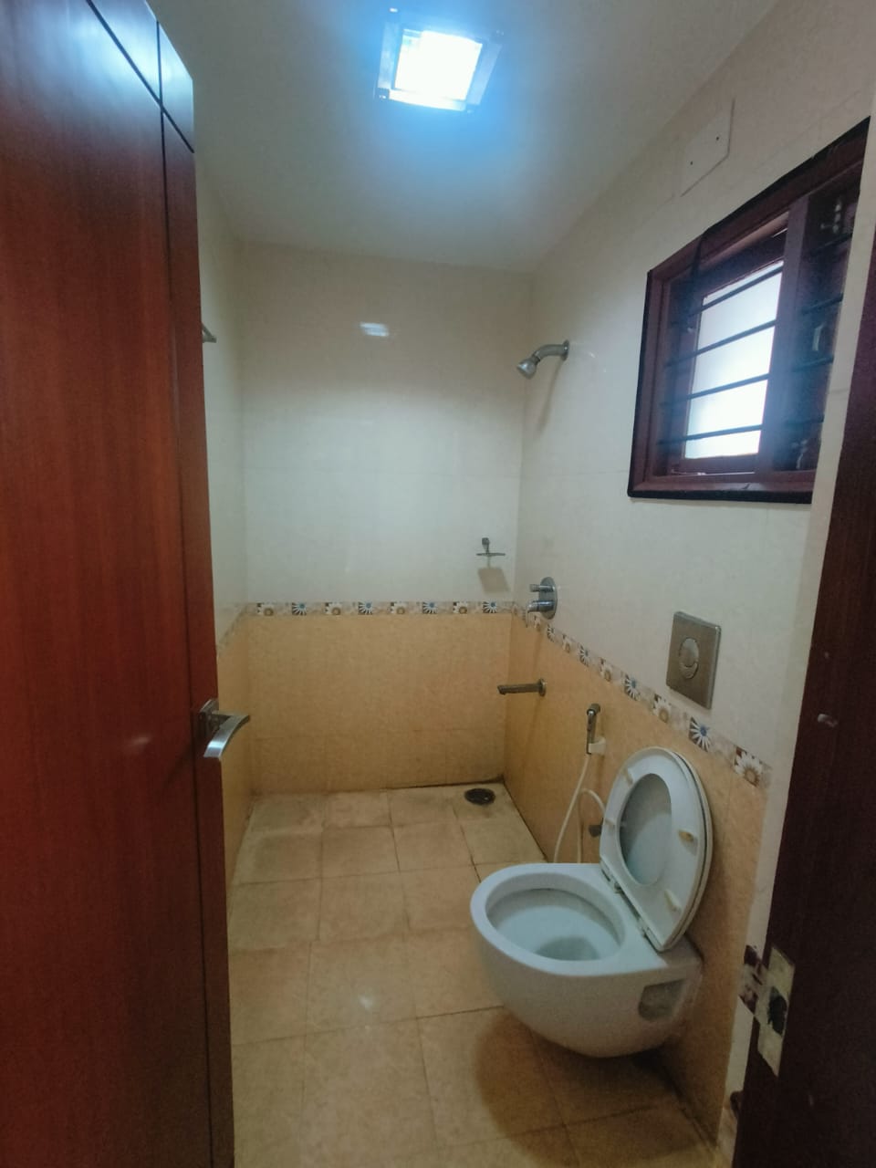 WhatsApp Image 2025-10-28 at 19.51.44_8776bb4f