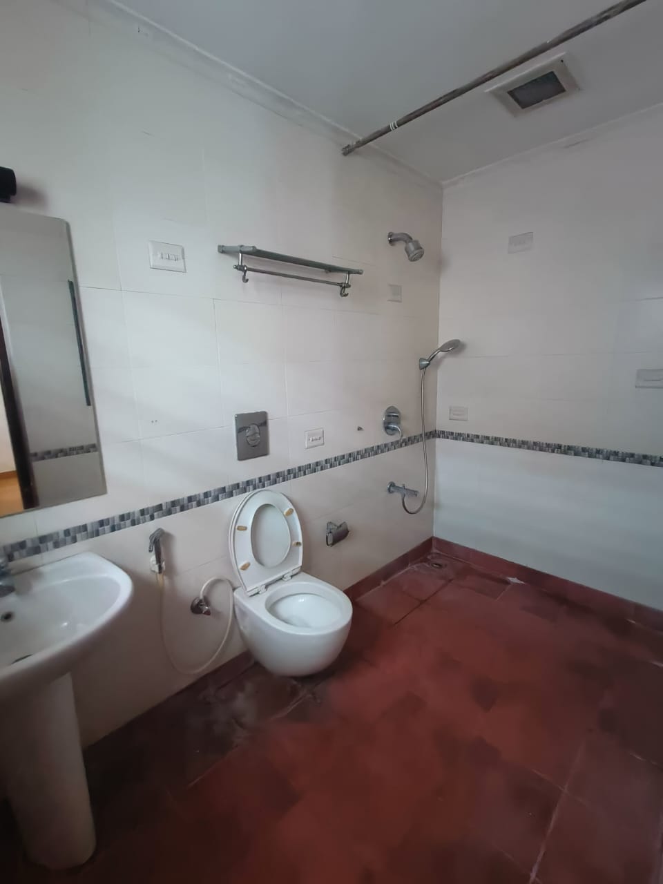 WhatsApp Image 2025-10-28 at 19.51.51_959ffd1b