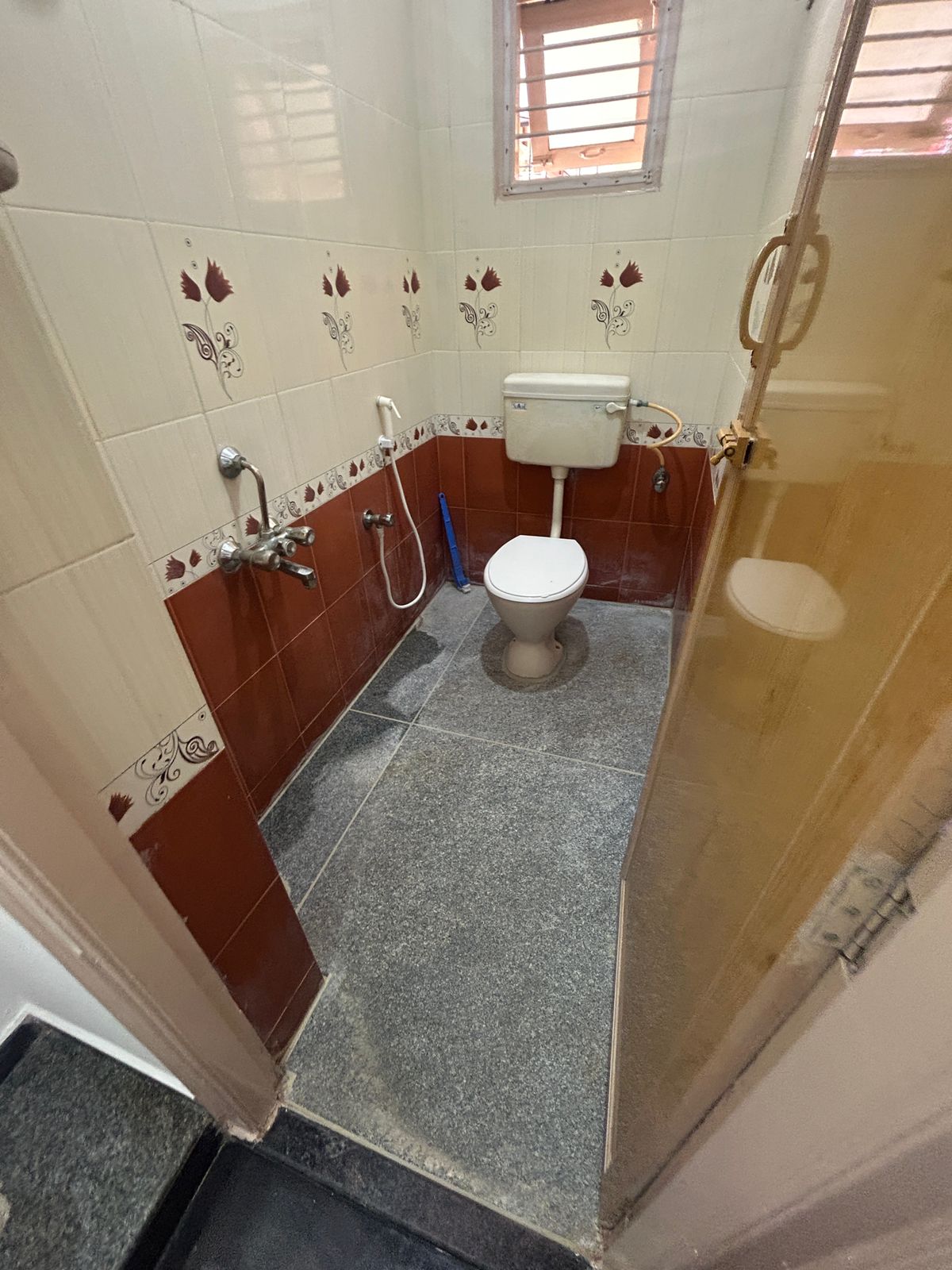 WhatsApp Image 2025-12-10 at 12.09.22_999687f8